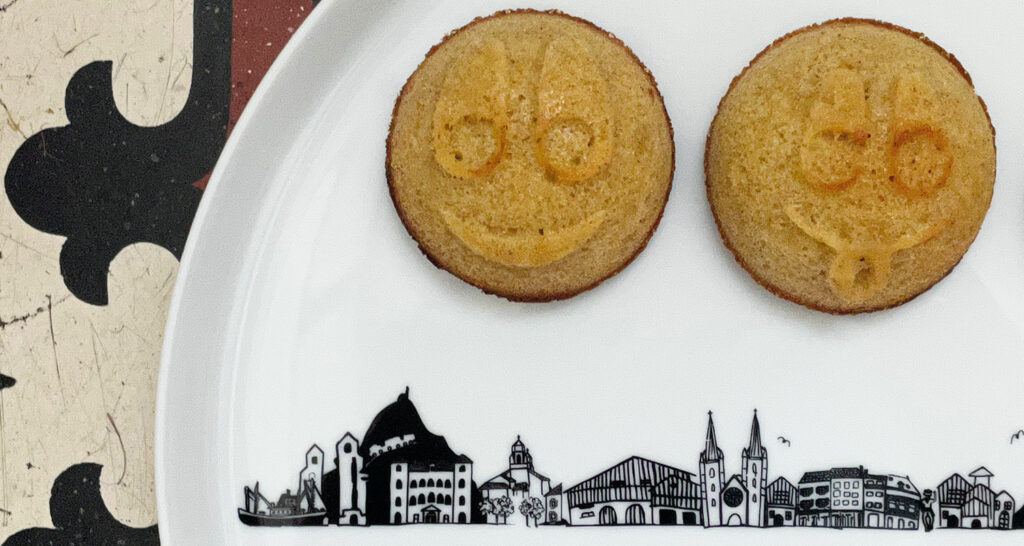 gateaux smiley sur assiettes et compagnie