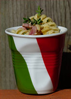 italie-pates-carbonara-sur-assiettes-et-gourmandises