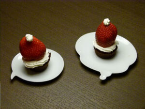 gateaux bonnets de pere noel sur assiettes et compagnie