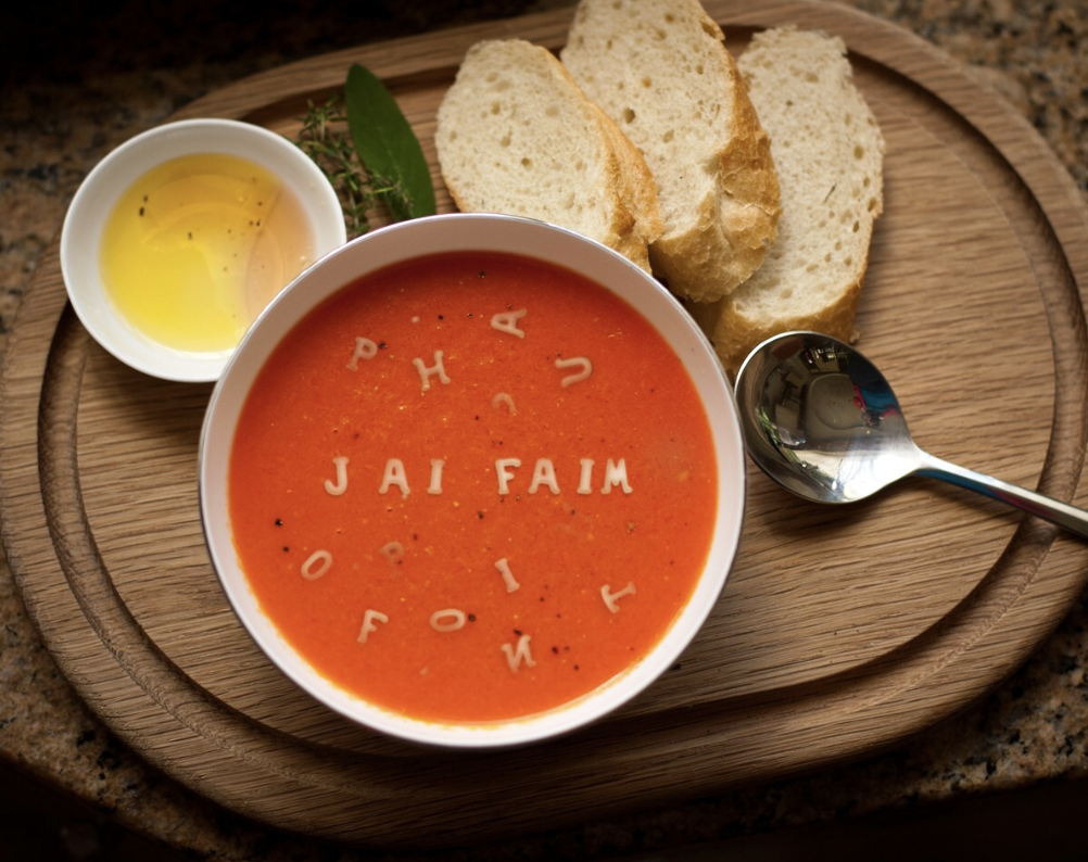 gaspacho d'été sur assiettes et compagnie