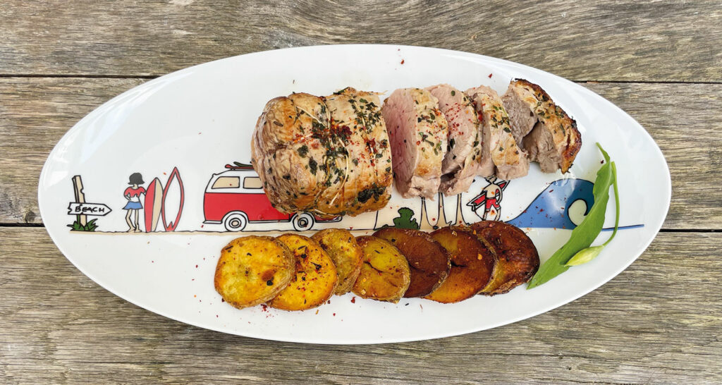 filet mignon de veau avec épices ximitxurri et présentation sur plat la plage par assiettes et compagnie