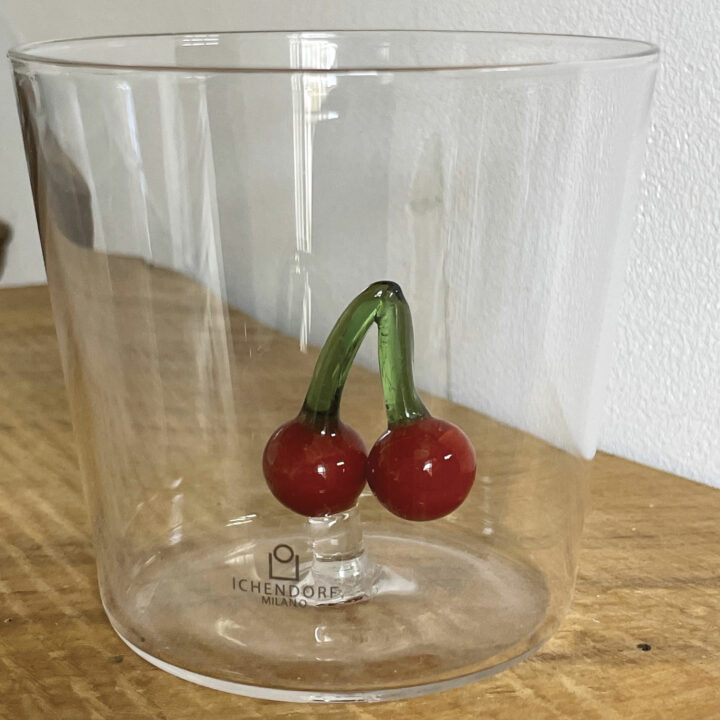 verre les cerises par ichendorf, un verre parfait pour vos tables basques et notamment l'assiette basque d'assiettes et cie