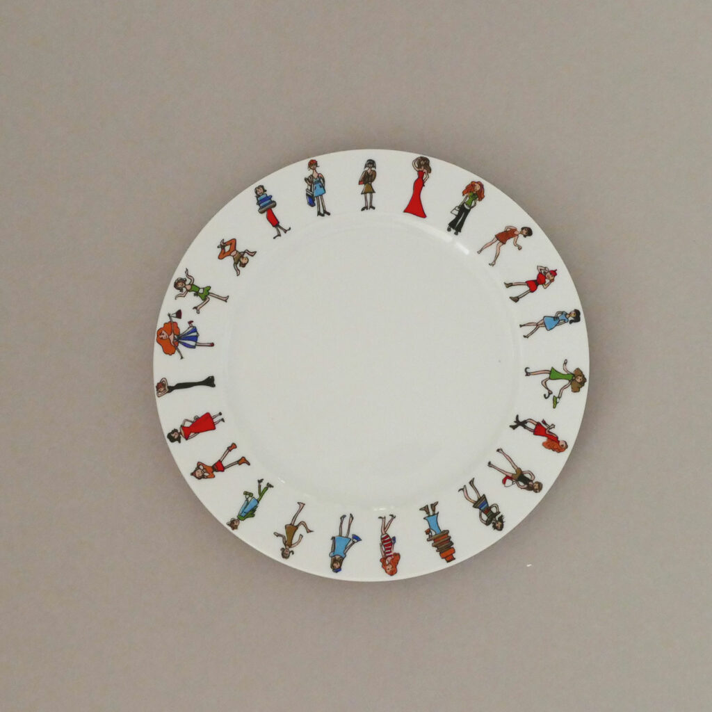 assiette I Love Shopping par assiettes et compagnie , une série d'assiettes et de plats dessinées par béatrice lassus pene avec de la porcelaine Revol, made in france