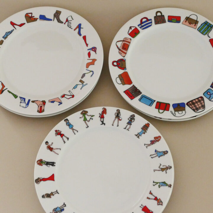 assiette I Love Shopping par assiettes et compagnie , une série d'assiettes et de plats dessinées par béatrice lassus pene avec de la porcelaine Revol, made in france