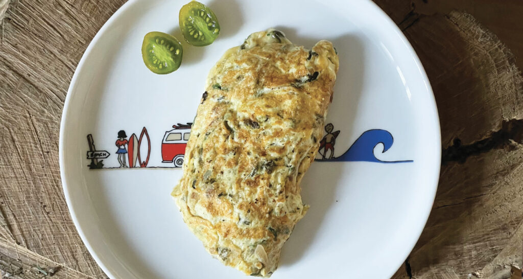 omelette à l'oseille, un délice sur une assiette la plage par assiettes et cie