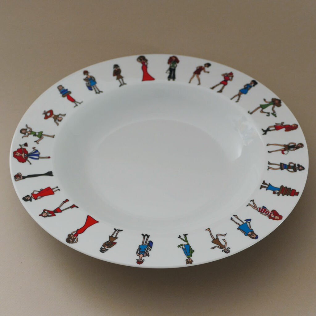 plat creux I Love Shopping par assiettes et compagnie , une série d'assiettes et de plats dessinées par béatrice lassus pene avec de la porcelaine Revol, made in france