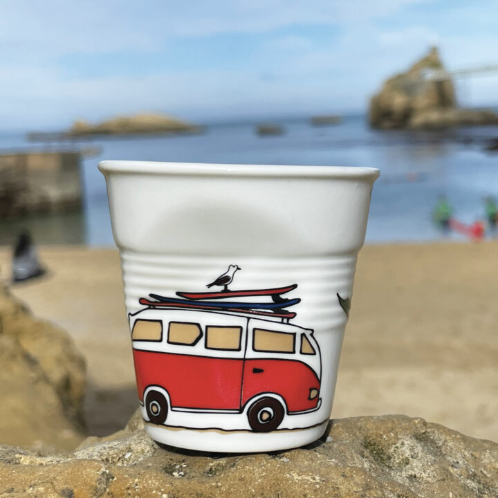 nouvelle tasse la plage et les goélands par revol et assiettes et compagnie